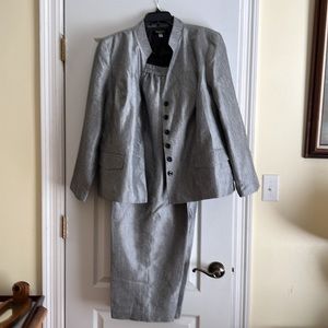Gray pantsuit size 20W, functional pockets, will flap, pants, no pockets